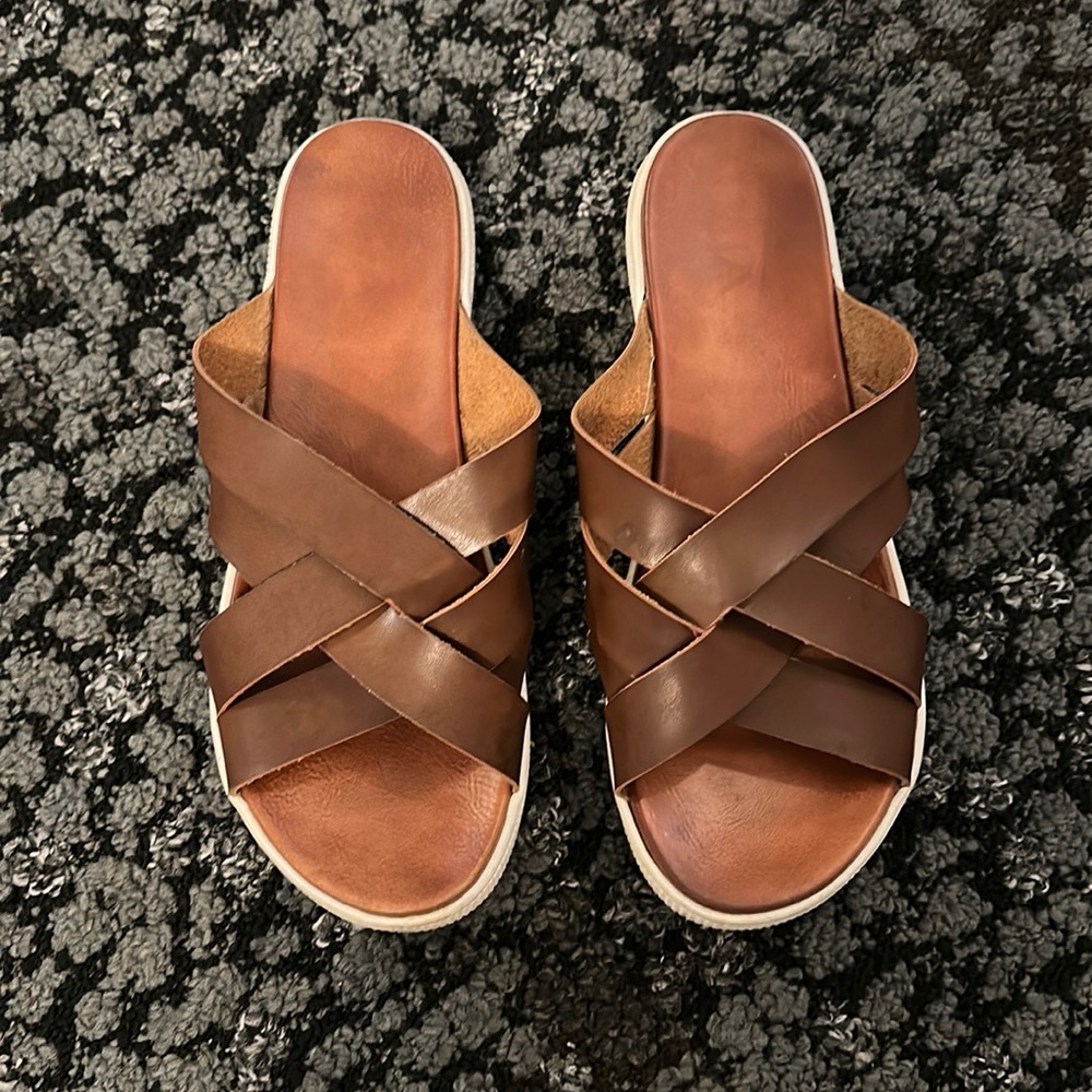 MIA PLATFORM SANDALS